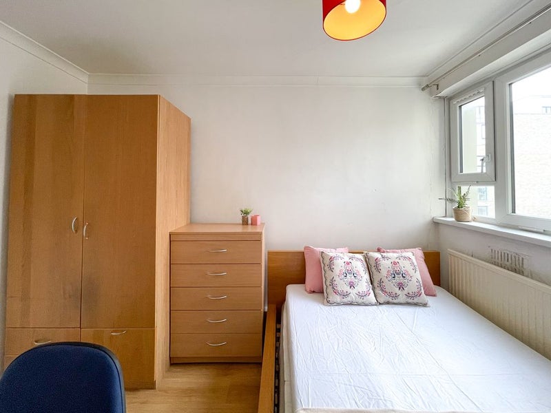 Photo 1: Bedroom 