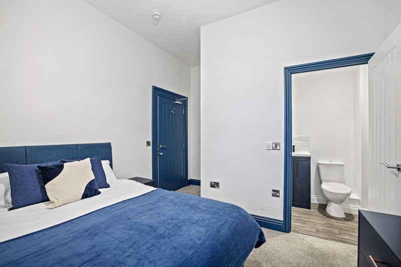 Photo 1: Bedroom 2