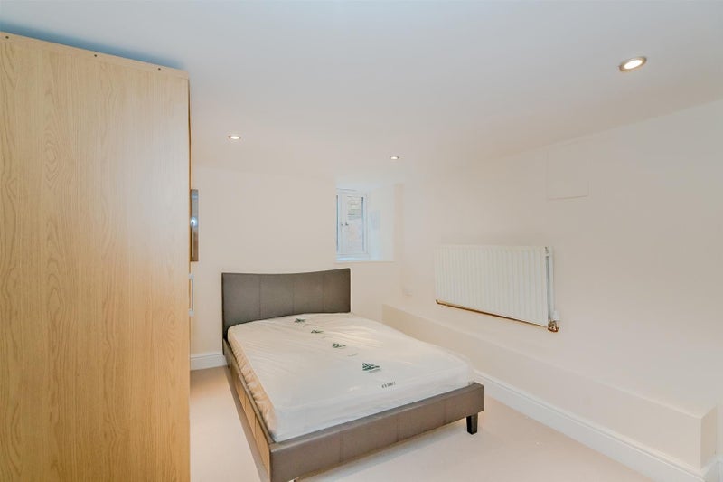 Photo 1: ROOM 2