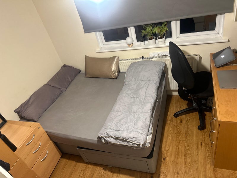 Photo 1: Room 1