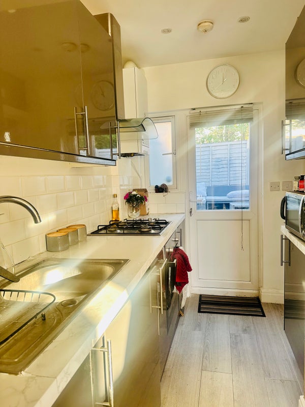 Photo 1: Kitchen