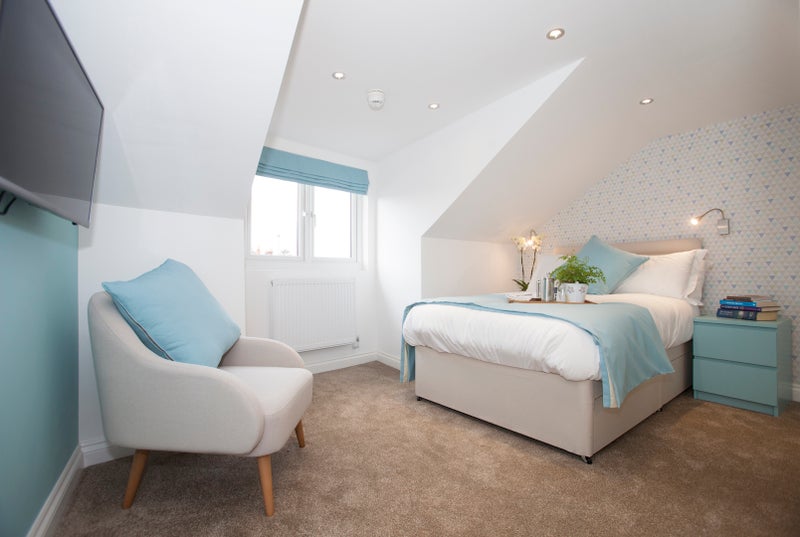 Photo 1: Room 6 (available 27/10)
