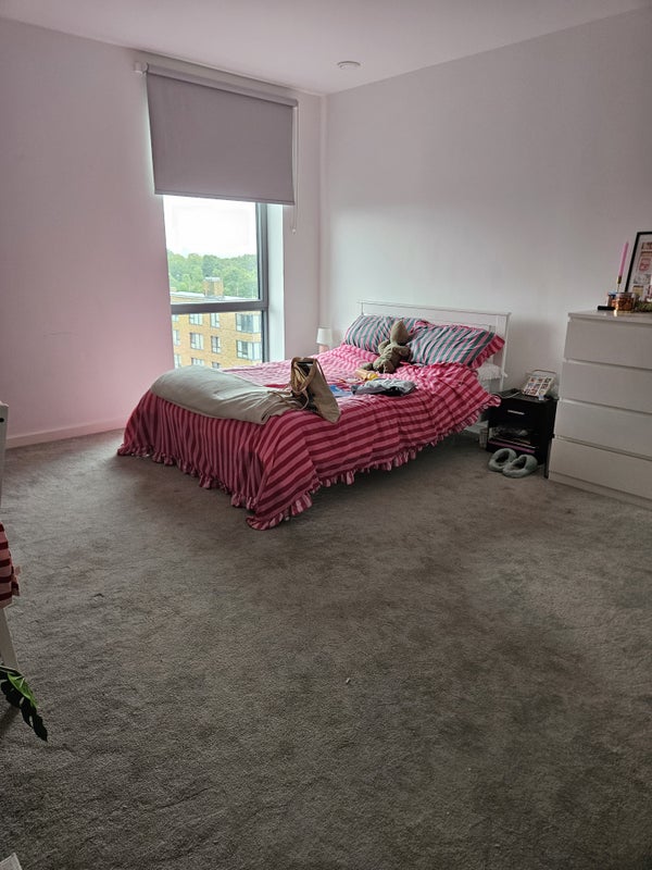 Photo 1: Bedroom