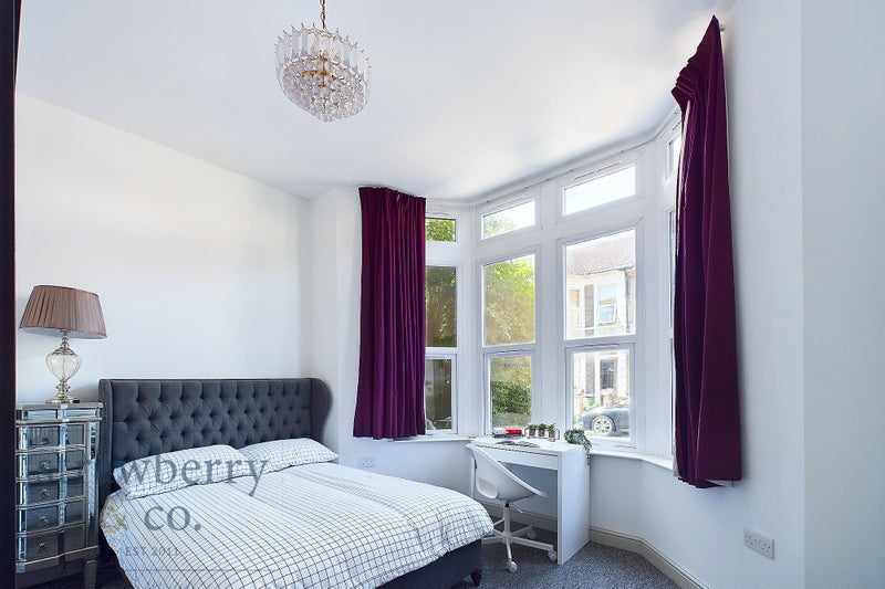 Photo 1: Room 1
