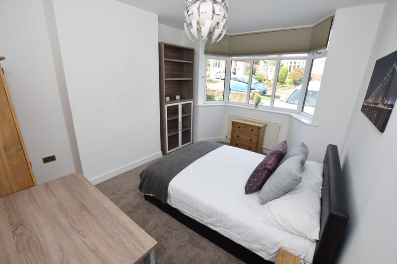 Photo 1: Bedroom 4