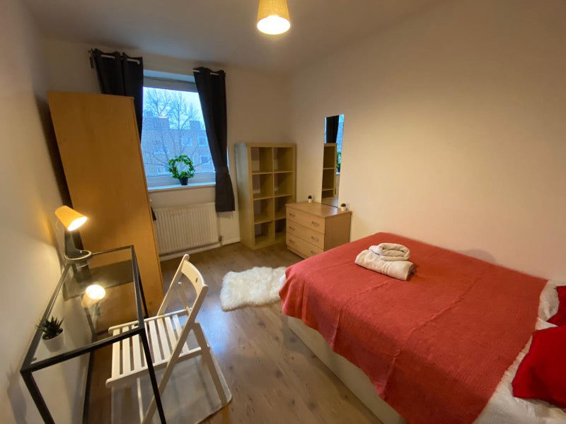 Photo 1: Room 5- £950 Available from 01/10/2025