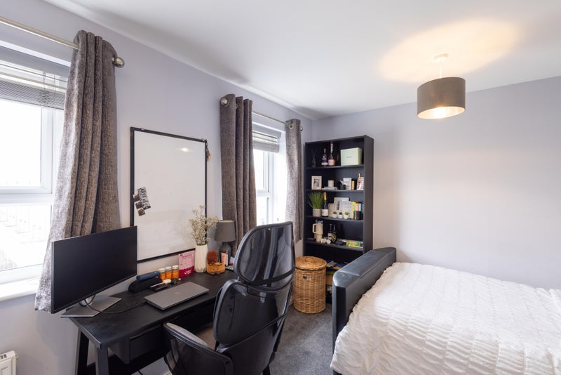 Photo 1: Bedroom 2