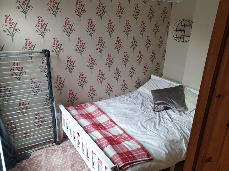 Photo 1: Bedroom