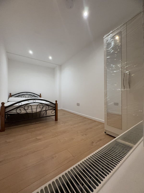 Photo 1: Bedroom 4