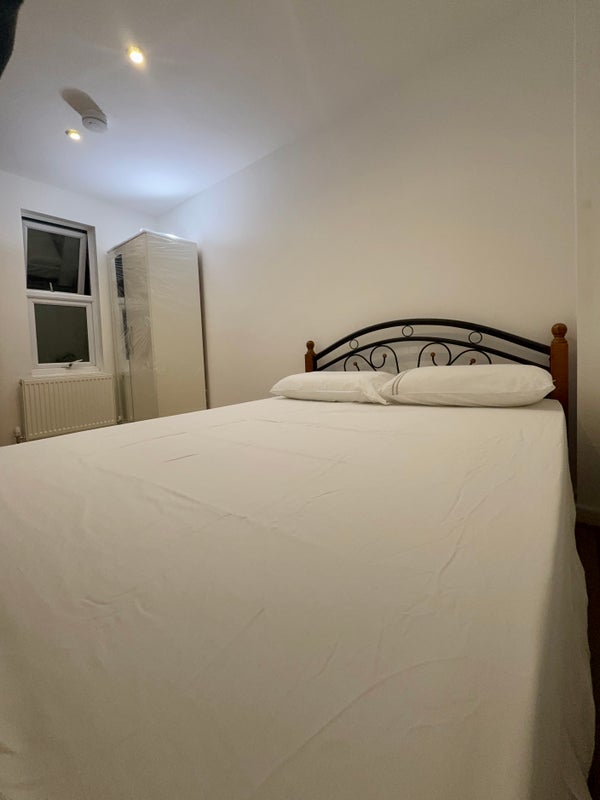 Photo 1: Room 3