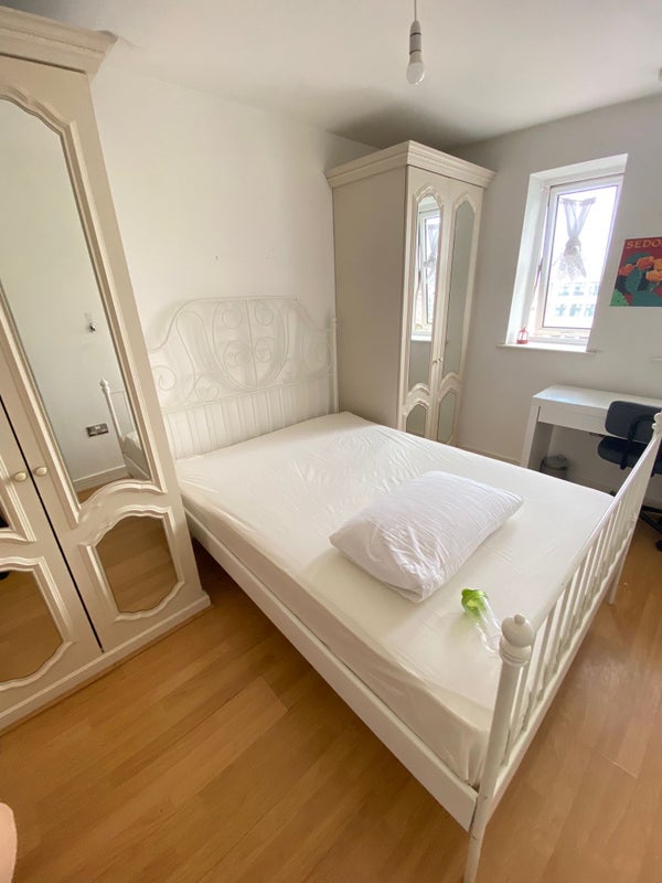 Photo 1: 1 Double Room