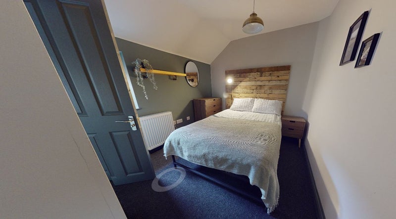 Photo 1: Room 6