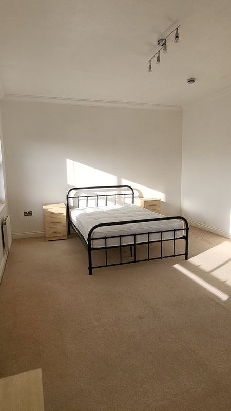 Photo 1: £695 ensuite room