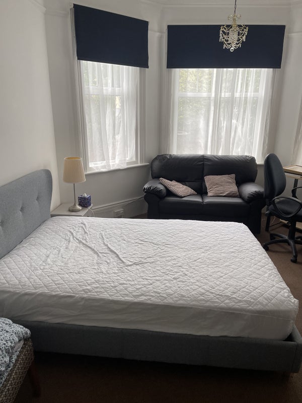 Photo 1: Main bedroom