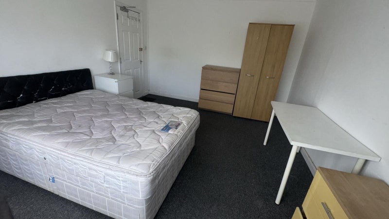 Photo 1: Bed room