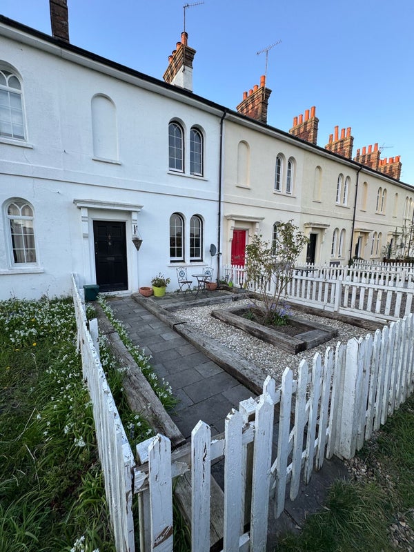 Photo 1: Front Garden