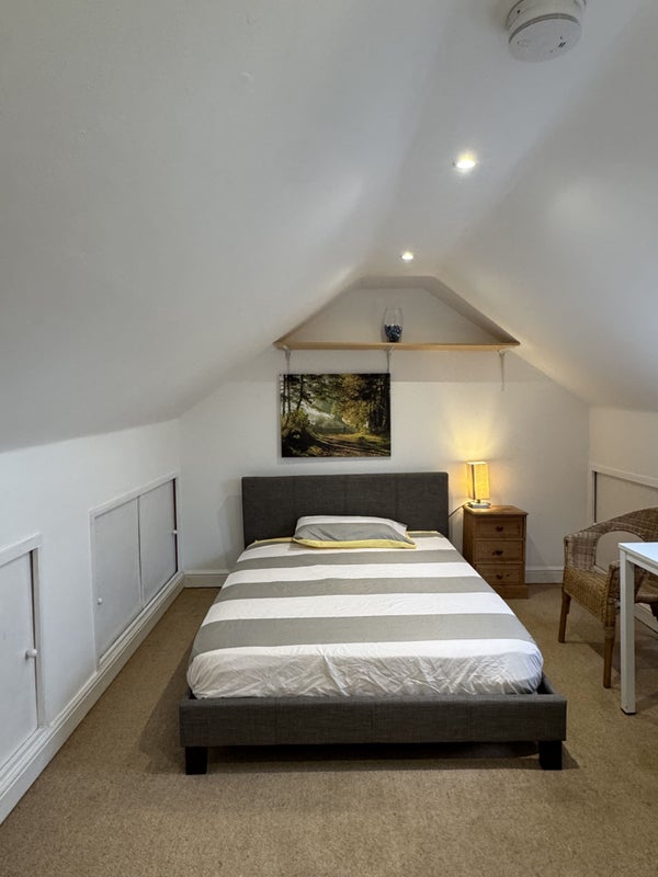 Photo 1: Bedroom