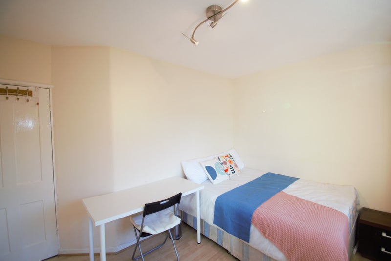 Photo 1: £205.00 per week, Double room