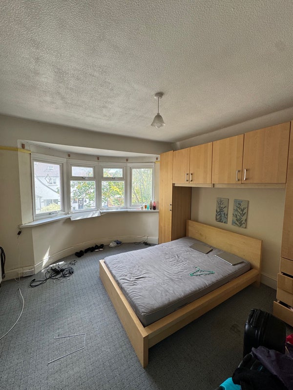 Photo 1: Room 1