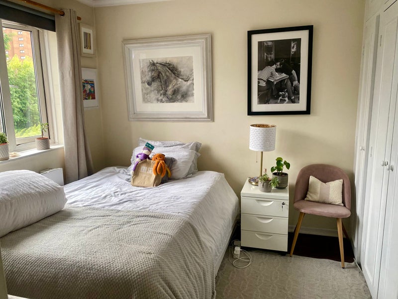 Photo 1: Bedroom