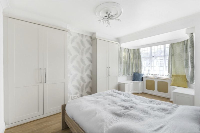 Photo 1: en-suite king size room