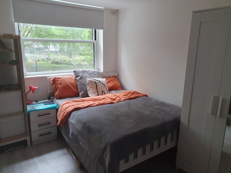 Photo 1: Bedroom (picture 1)