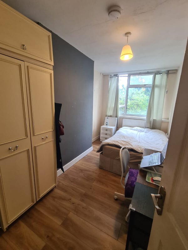 Photo 1: Room 2