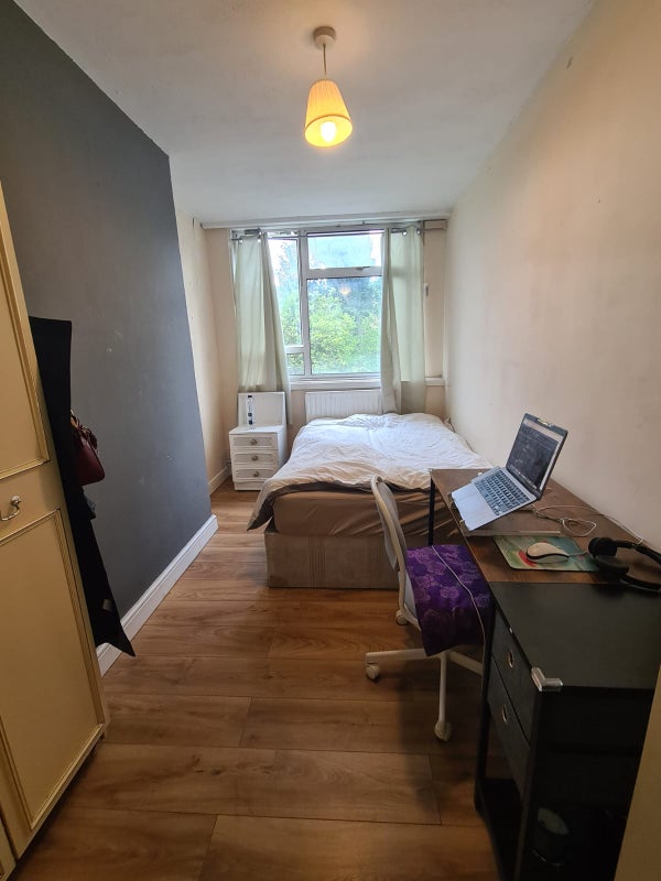 Photo 1: Room 2