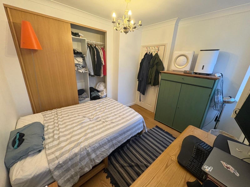 Photo 1: Bedroom