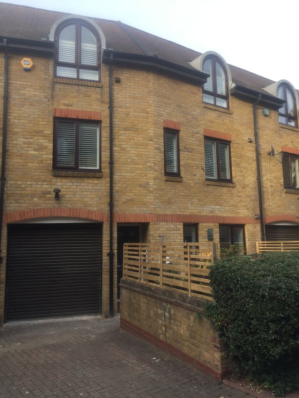 Photo 1: Mews house