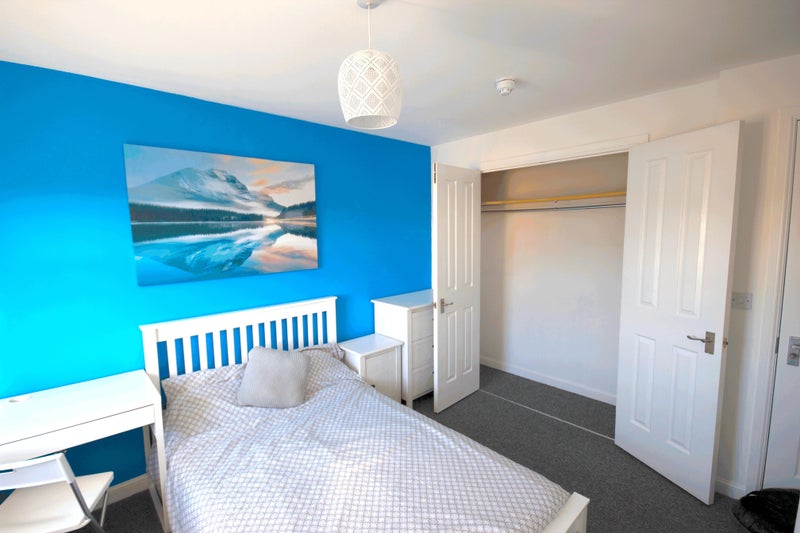 Photo 1: Lovely ensuite room, £720/month