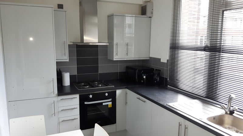 Photo 1: Kitchen/Dining