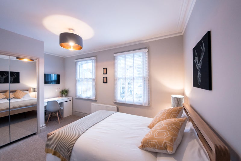 Photo 1: Room 5
