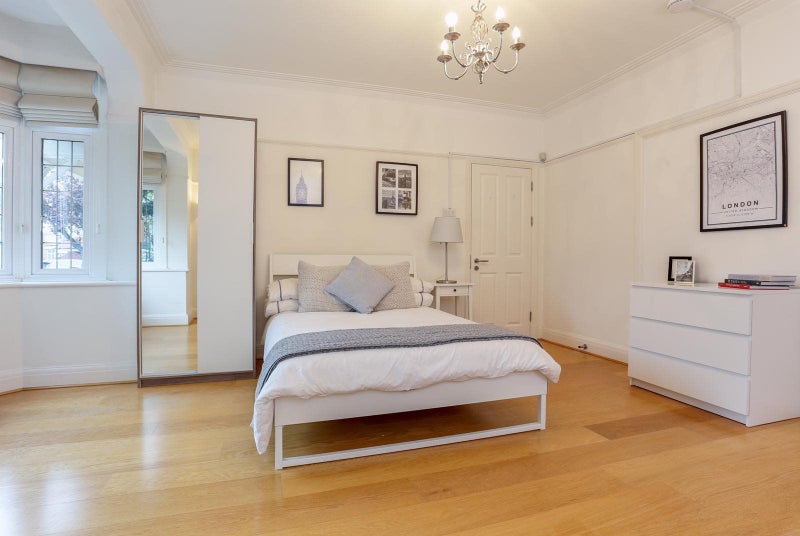 Photo 1: ROOM 2 £1106