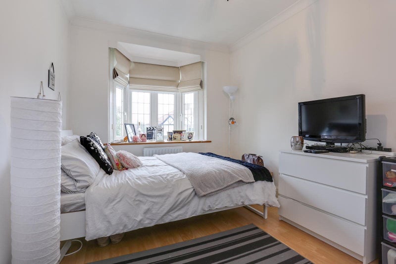 Photo 1: ROOM 6 £947