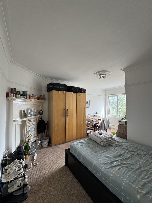 Photo 1: Room
