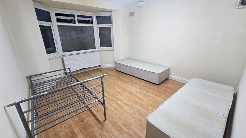 Photo 1: Large size room