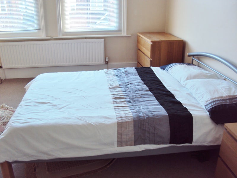 Photo 1: Sunny huge room Available brginning of Oct