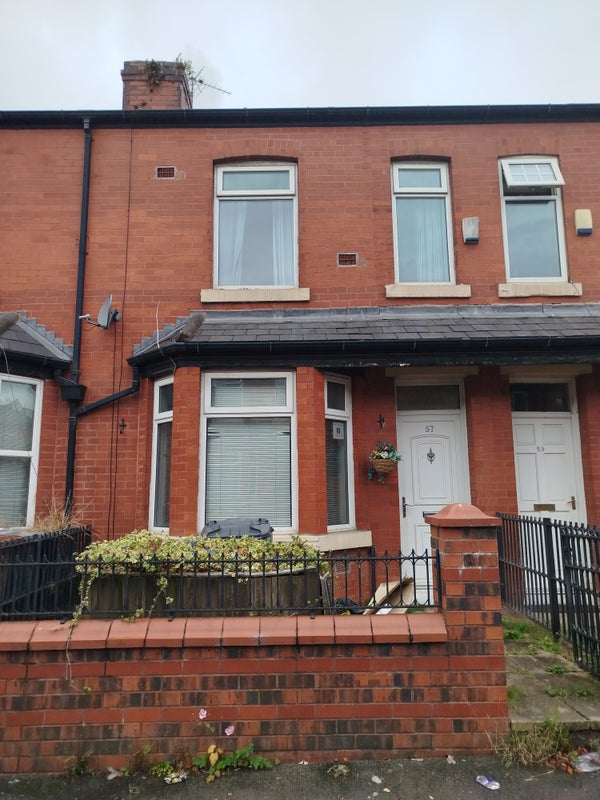 Photo 1: Residential Accommodation, Great location
