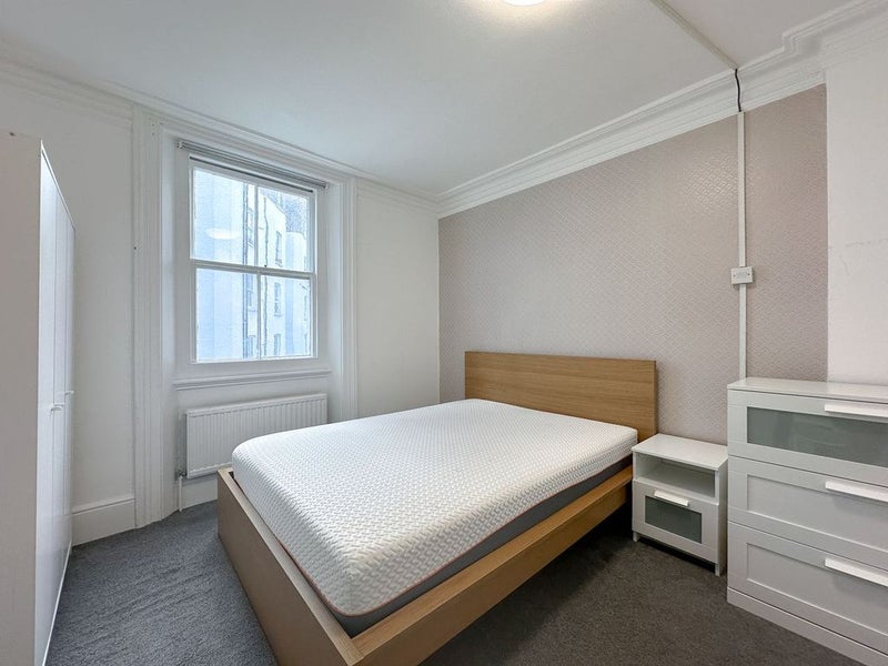 Photo 1: Bedroom