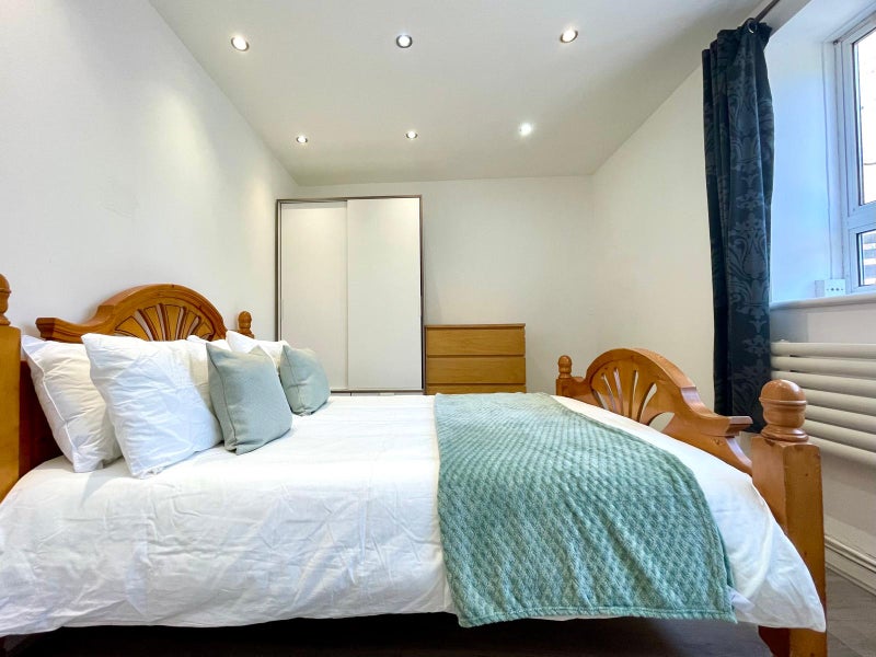 Photo 1: ROOM 1
