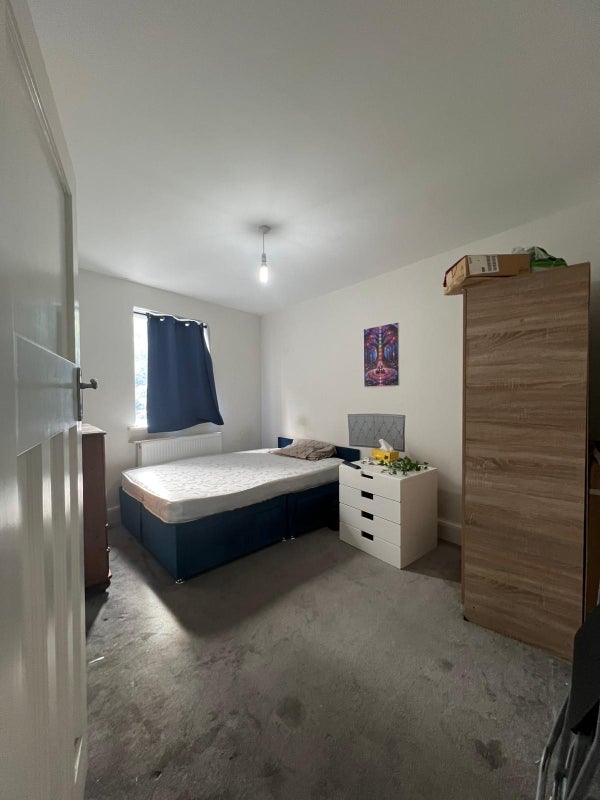 Photo 1: Room 1