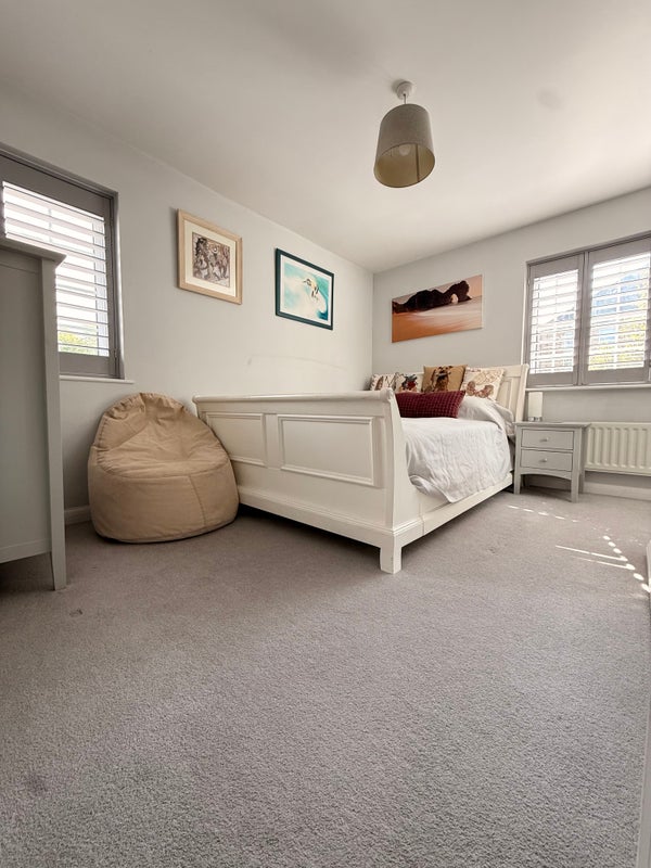 Photo 1: Bedroom