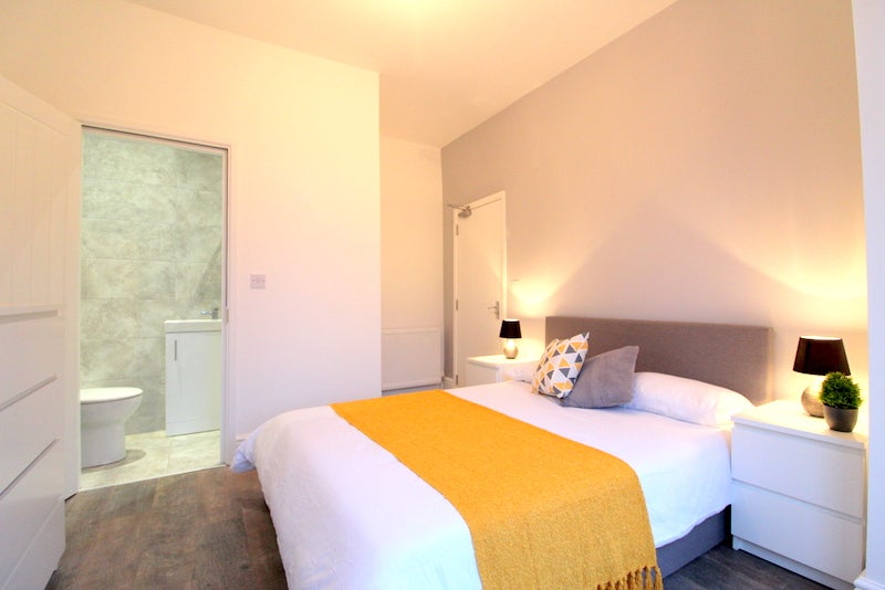 Photo 1: Room 1