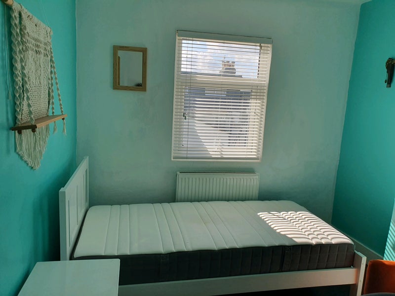 Photo 1: Bedroom