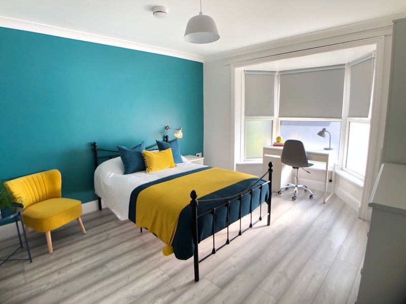 Photo 1: Large Room 1 @ £670 pcm - Available from 20 Dec  2025