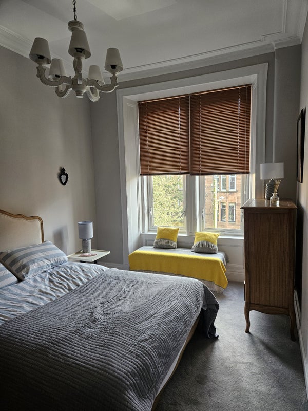 Photo 1: Double Bedroom