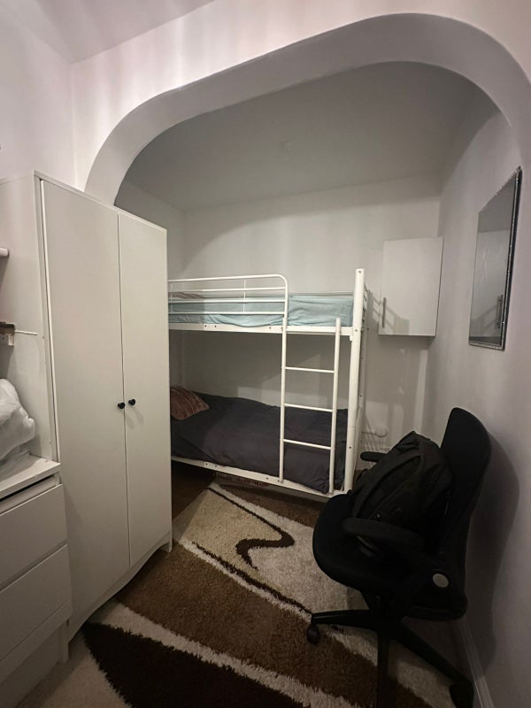 Photo 1: Single room