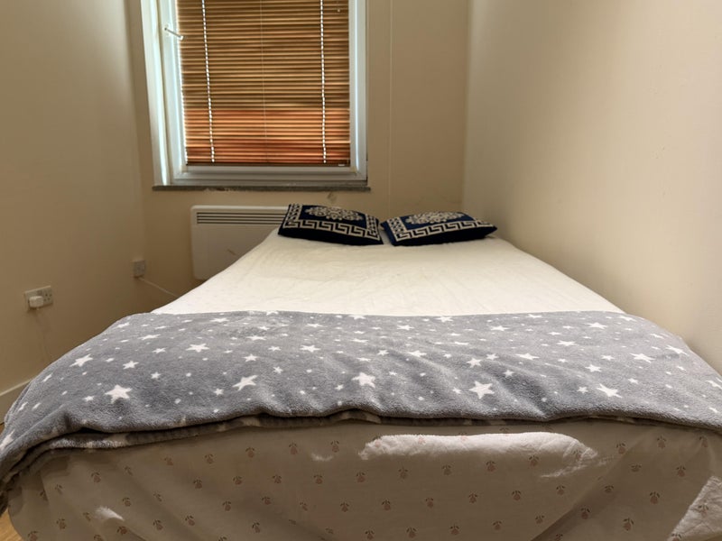 Photo 1: Bedroom 