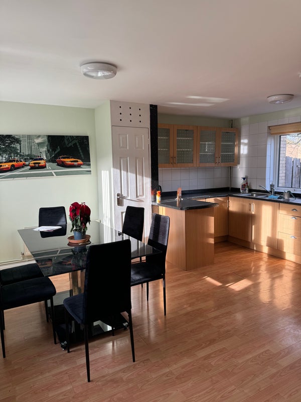 Photo 1: Kitchen